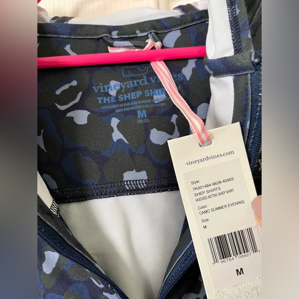 NWT, Camo 1/4 zip Vineyard Vine shep shirt with hood - Picture 3 of 10